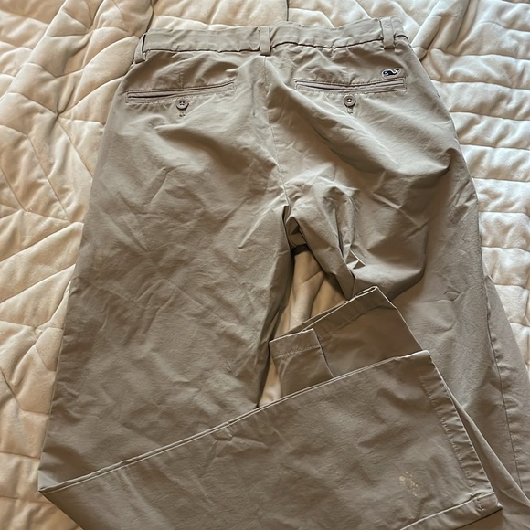 Vineyard vines men’s kakkhis - Picture 3 of 3